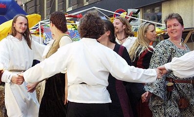 Tanzgruppe Amadance am Straßenfest Hernals (13)